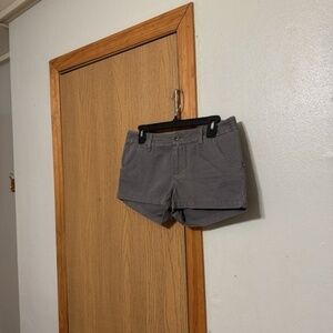 Vans Size 5 Solid Gray Mid-Rise Shorts - EUC